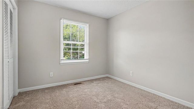 1115 Castlegate Drive, Winston-salem, NC 27103