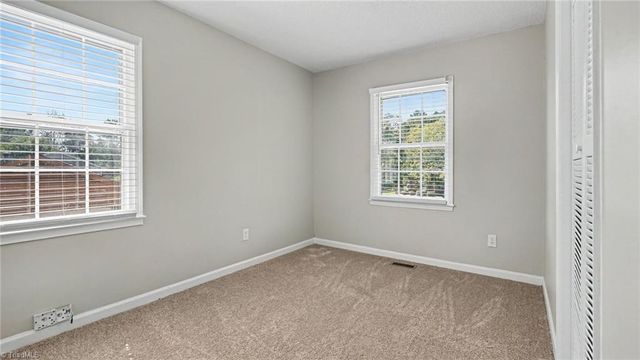 1115 Castlegate Drive, Winston-salem, NC 27103