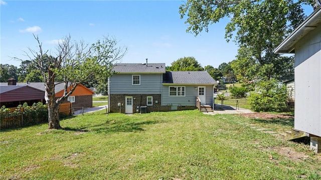 1115 Castlegate Drive, Winston-salem, NC 27103