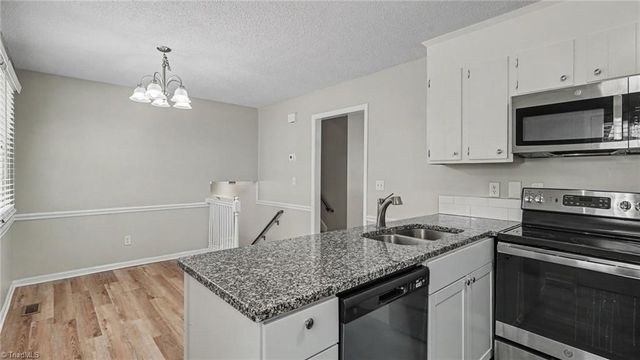 1115 Castlegate Drive, Winston-salem, NC 27103