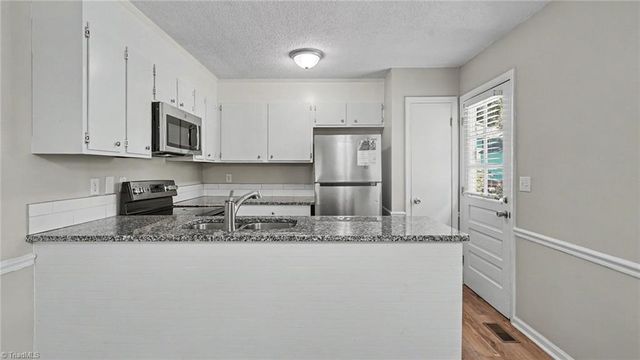 1115 Castlegate Drive, Winston-salem, NC 27103