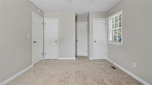 1115 Castlegate Drive, Winston-salem, NC 27103