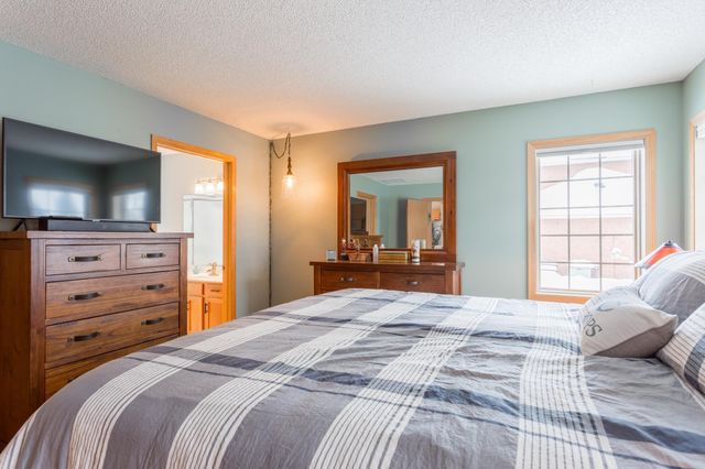 1520 Hunter Hill Road, Hudson, WI 54016