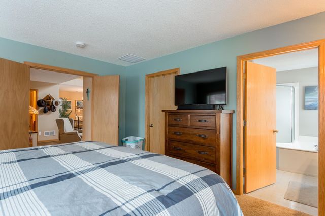 1520 Hunter Hill Road, Hudson, WI 54016