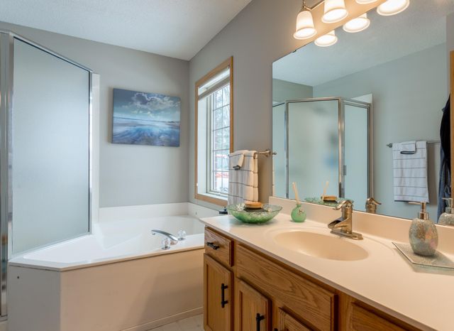 1520 Hunter Hill Road, Hudson, WI 54016