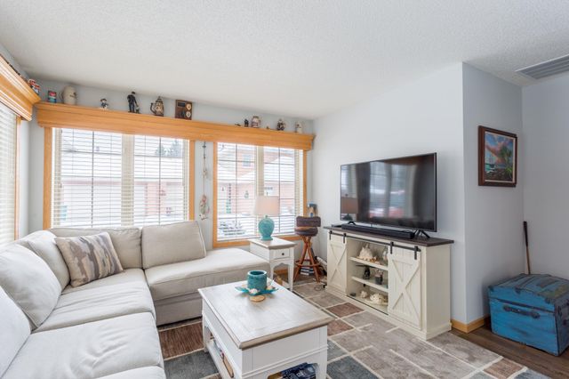 1520 Hunter Hill Road, Hudson, WI 54016