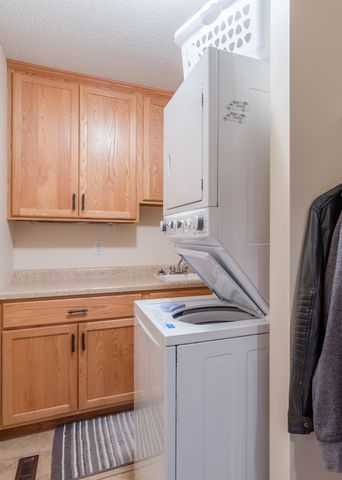 1520 Hunter Hill Road, Hudson, WI 54016