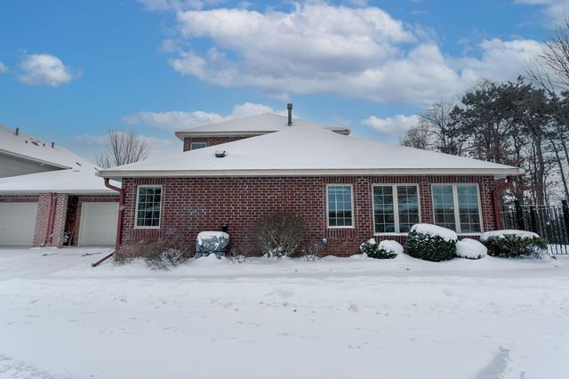 1520 Hunter Hill Road, Hudson, WI 54016