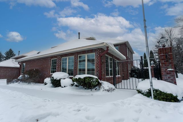 1520 Hunter Hill Road, Hudson, WI 54016