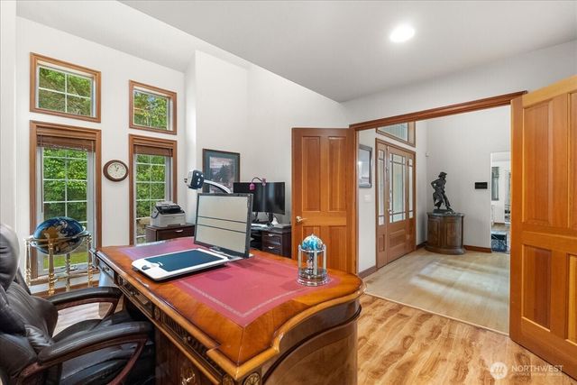 121 E Sterling Dr, Allyn, WA 98524