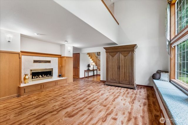 121 E Sterling Dr, Allyn, WA 98524
