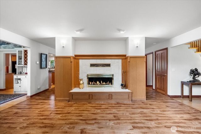 121 E Sterling Dr, Allyn, WA 98524