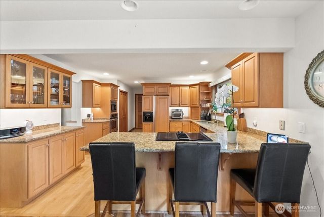 121 E Sterling Dr, Allyn, WA 98524