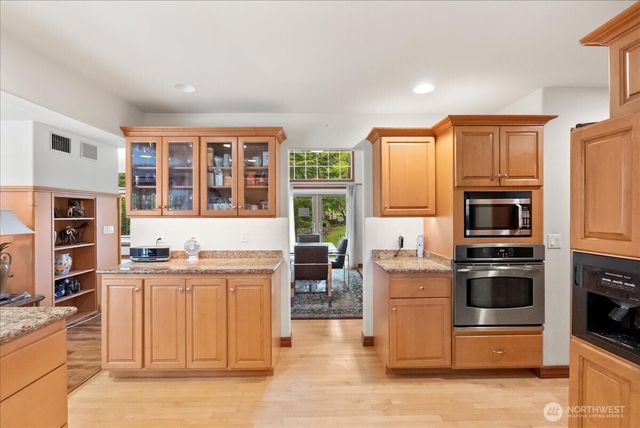 121 E Sterling Dr, Allyn, WA 98524