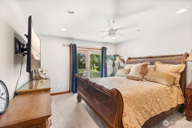 121 E Sterling Dr, Allyn, WA 98524