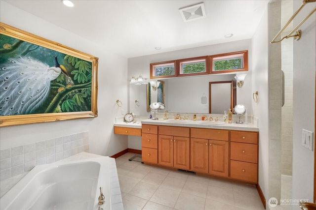 121 E Sterling Dr, Allyn, WA 98524