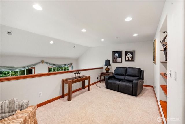 121 E Sterling Dr, Allyn, WA 98524
