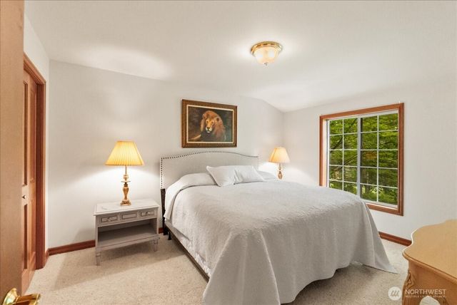 121 E Sterling Dr, Allyn, WA 98524