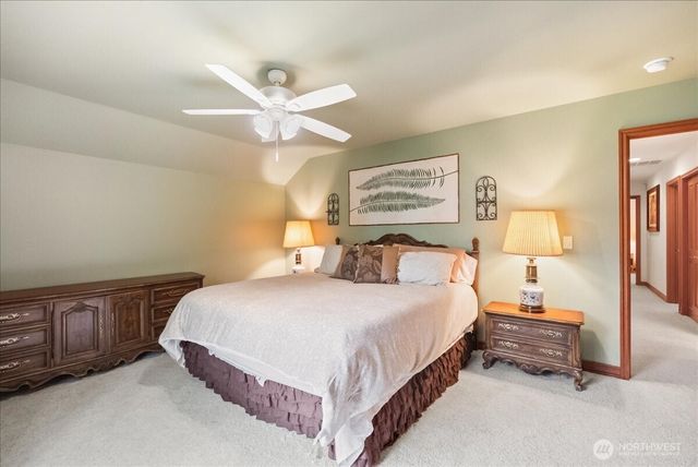 121 E Sterling Dr, Allyn, WA 98524