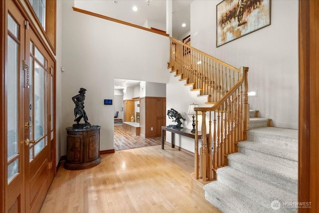 121 E Sterling Dr, Allyn, WA 98524