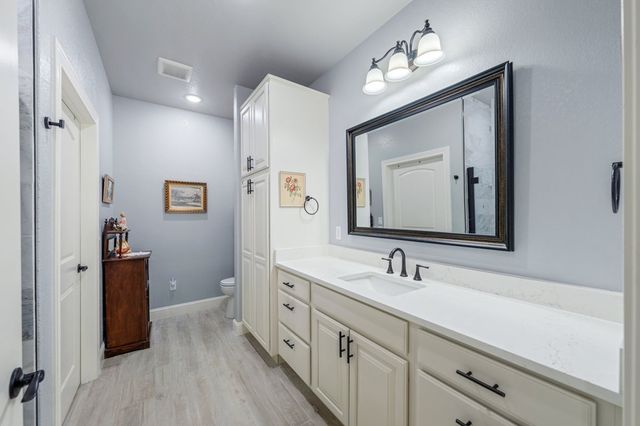 1703 N Valencia Dr, Kerrville, TX 78028