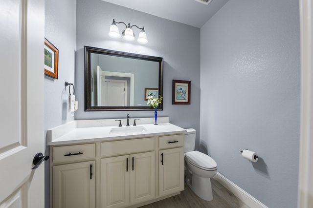 1703 N Valencia Dr, Kerrville, TX 78028