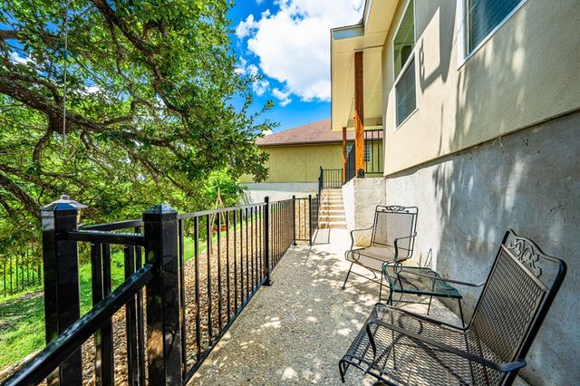 1703 N Valencia Dr, Kerrville, TX 78028
