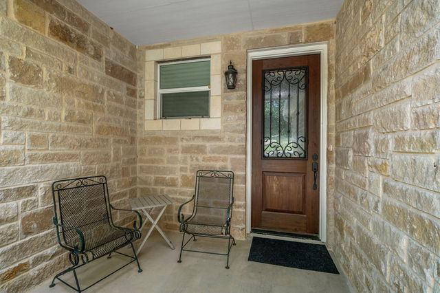 1703 N Valencia Dr, Kerrville, TX 78028