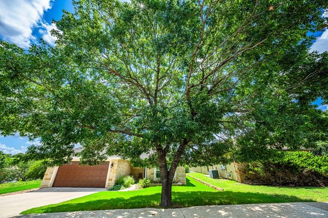 1703 N Valencia Dr, Kerrville, TX 78028