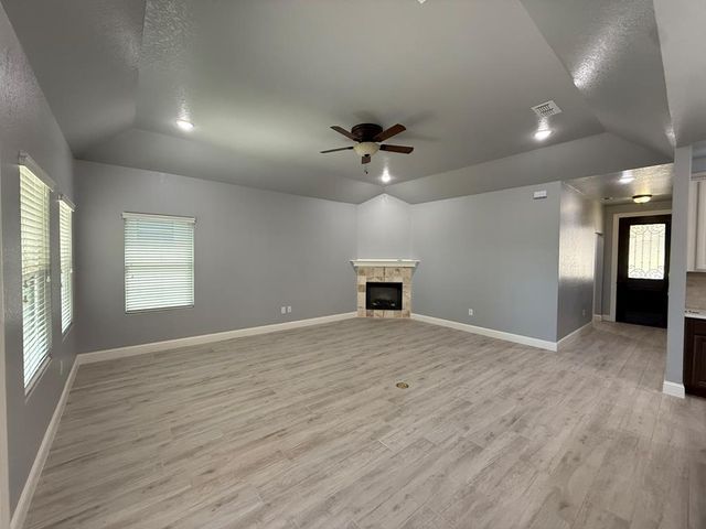 1703 N Valencia Dr, Kerrville, TX 78028