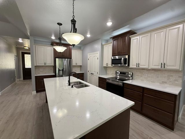 1703 N Valencia Dr, Kerrville, TX 78028