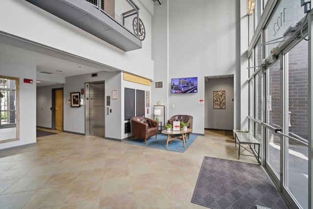 1122 W CATALPA Avenue 910, Chicago, IL 60640
