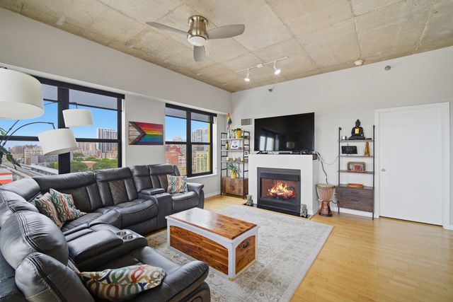 1122 W CATALPA Avenue 910, Chicago, IL 60640