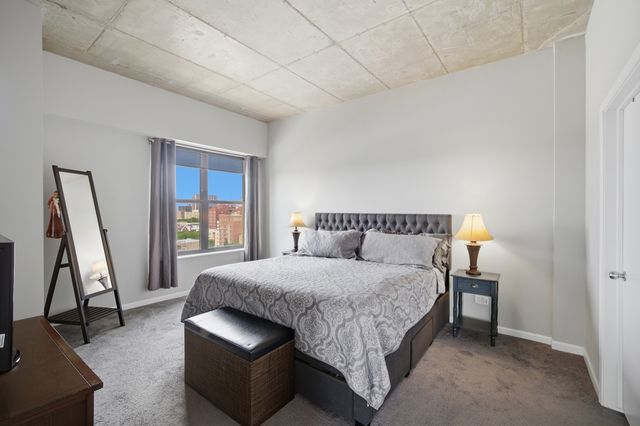 1122 W CATALPA Avenue 910, Chicago, IL 60640