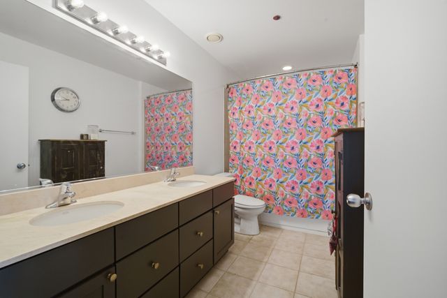 1122 W CATALPA Avenue 910, Chicago, IL 60640