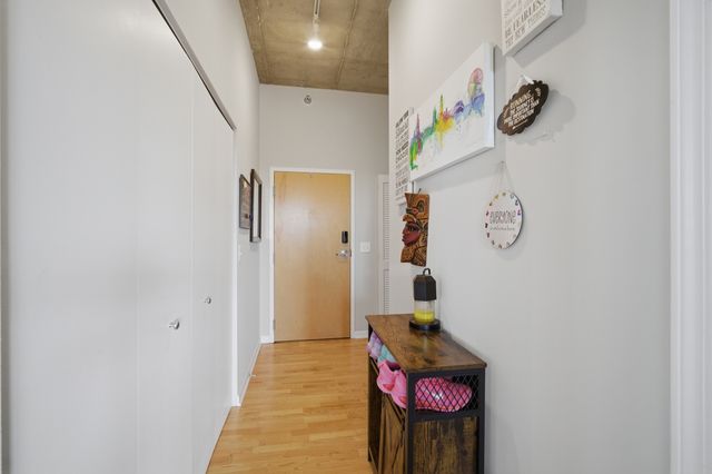1122 W CATALPA Avenue 910, Chicago, IL 60640