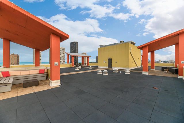 1122 W CATALPA Avenue 910, Chicago, IL 60640
