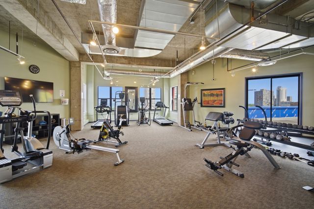1122 W CATALPA Avenue 910, Chicago, IL 60640