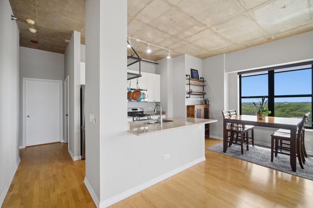 1122 W CATALPA Avenue 910, Chicago, IL 60640