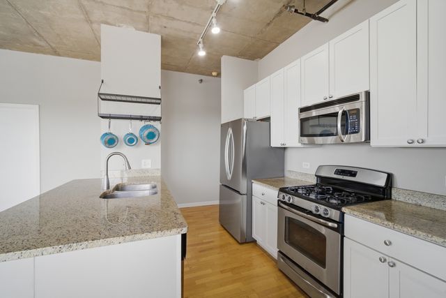 1122 W CATALPA Avenue 910, Chicago, IL 60640