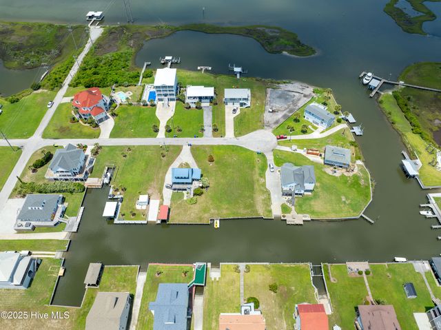 306 Marina Way, N Topsail Beach, NC 28460