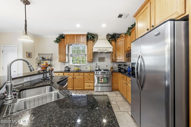 75 Columbia Court, Freehold, NJ 07728