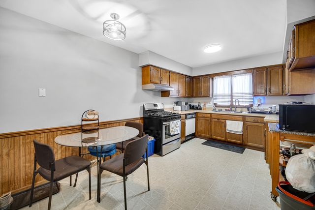 1226 Arnold Avenue, Rockford, IL 61108