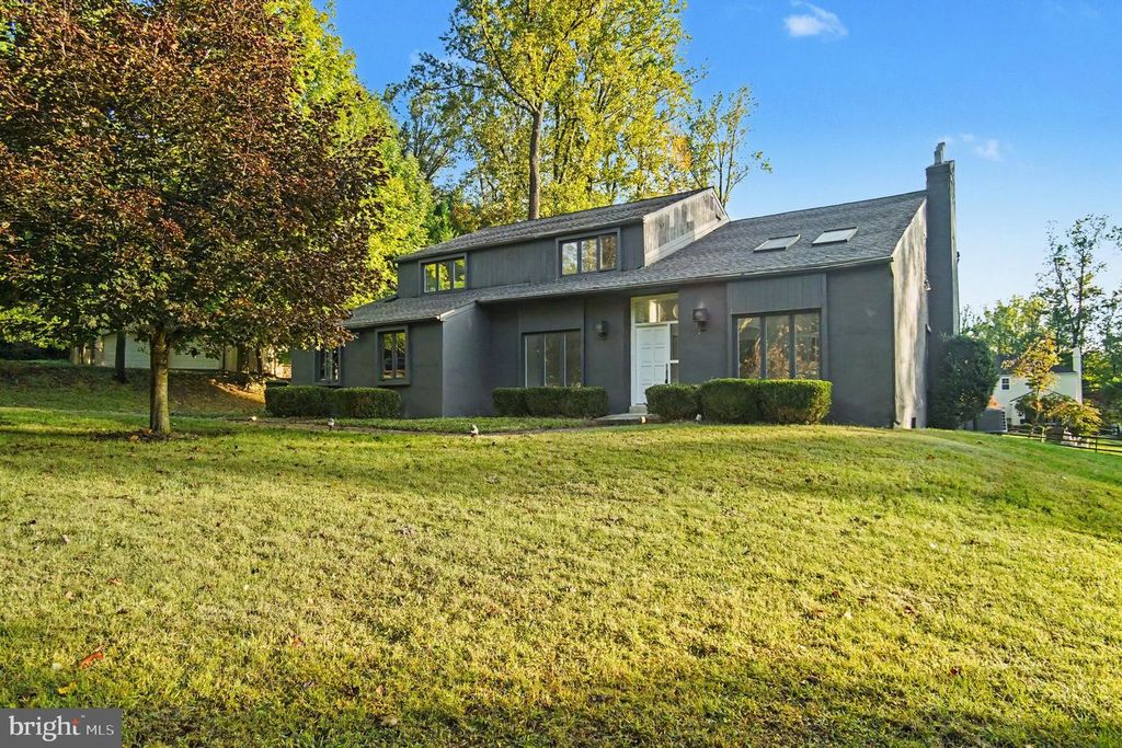 3 HARVEY LN, NEWTOWN SQUARE, PA 19073 — exterior