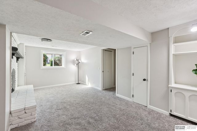 6729 S 135th Avenue, Omaha, NE 68137