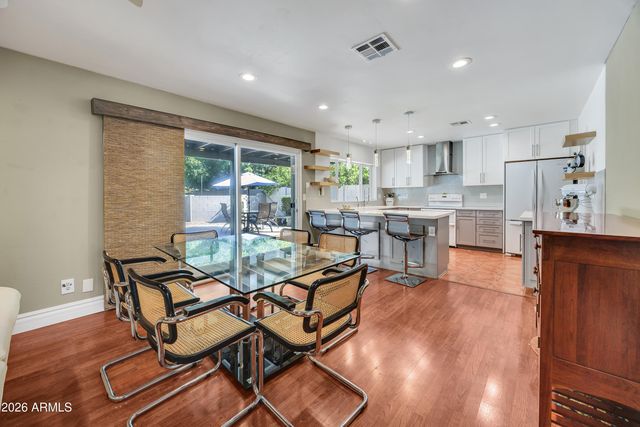 960 W KNOWLES Circle, Mesa, AZ 85210