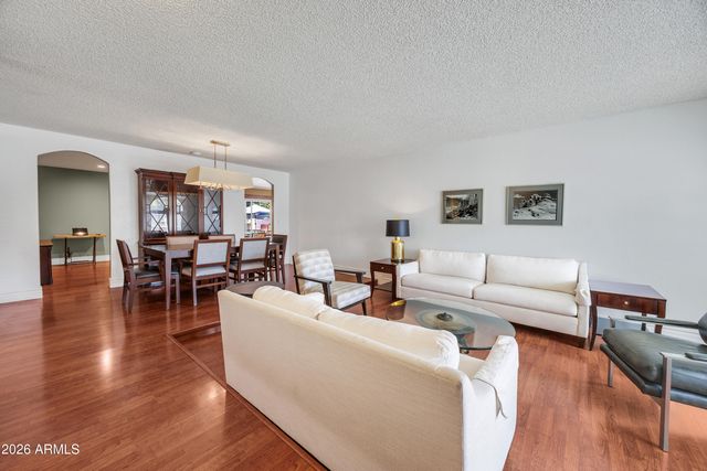 960 W KNOWLES Circle, Mesa, AZ 85210