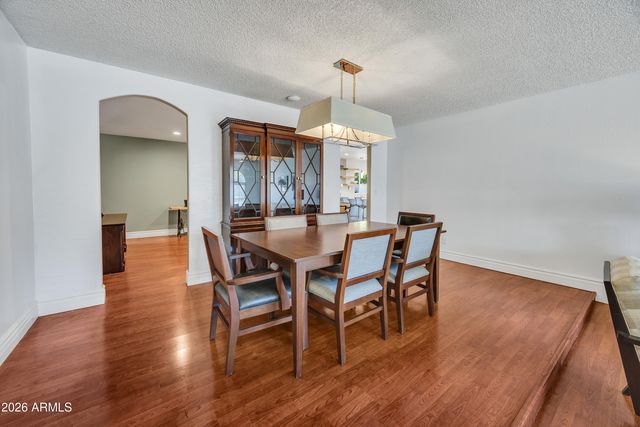 960 W KNOWLES Circle, Mesa, AZ 85210