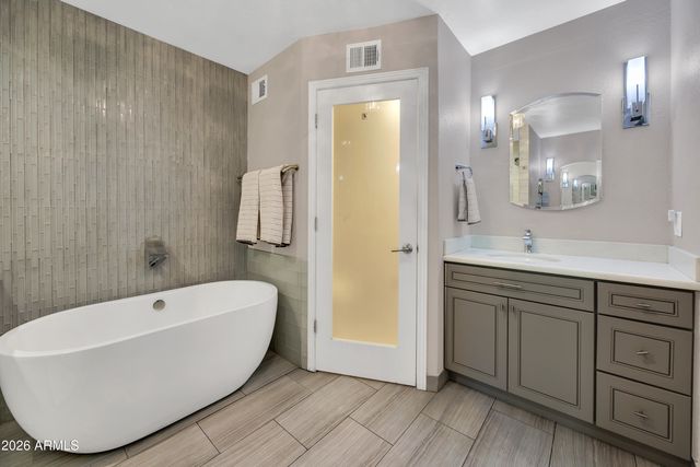 960 W KNOWLES Circle, Mesa, AZ 85210