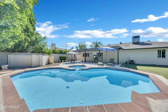 960 W KNOWLES Circle, Mesa, AZ 85210